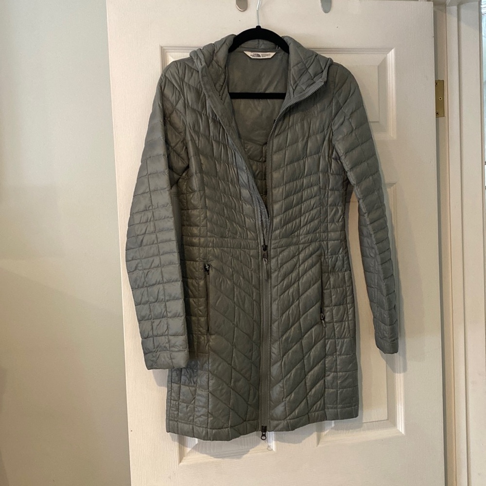 North face womens jacket thermoball like new, worn a couple times !